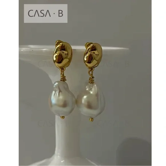 DROPS 5/29💫to CASA B Baroque Pearl Gold and White Drop Earrings